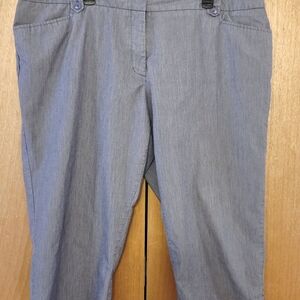 Dressbarn Navy Blue And White Thin Strip Capris